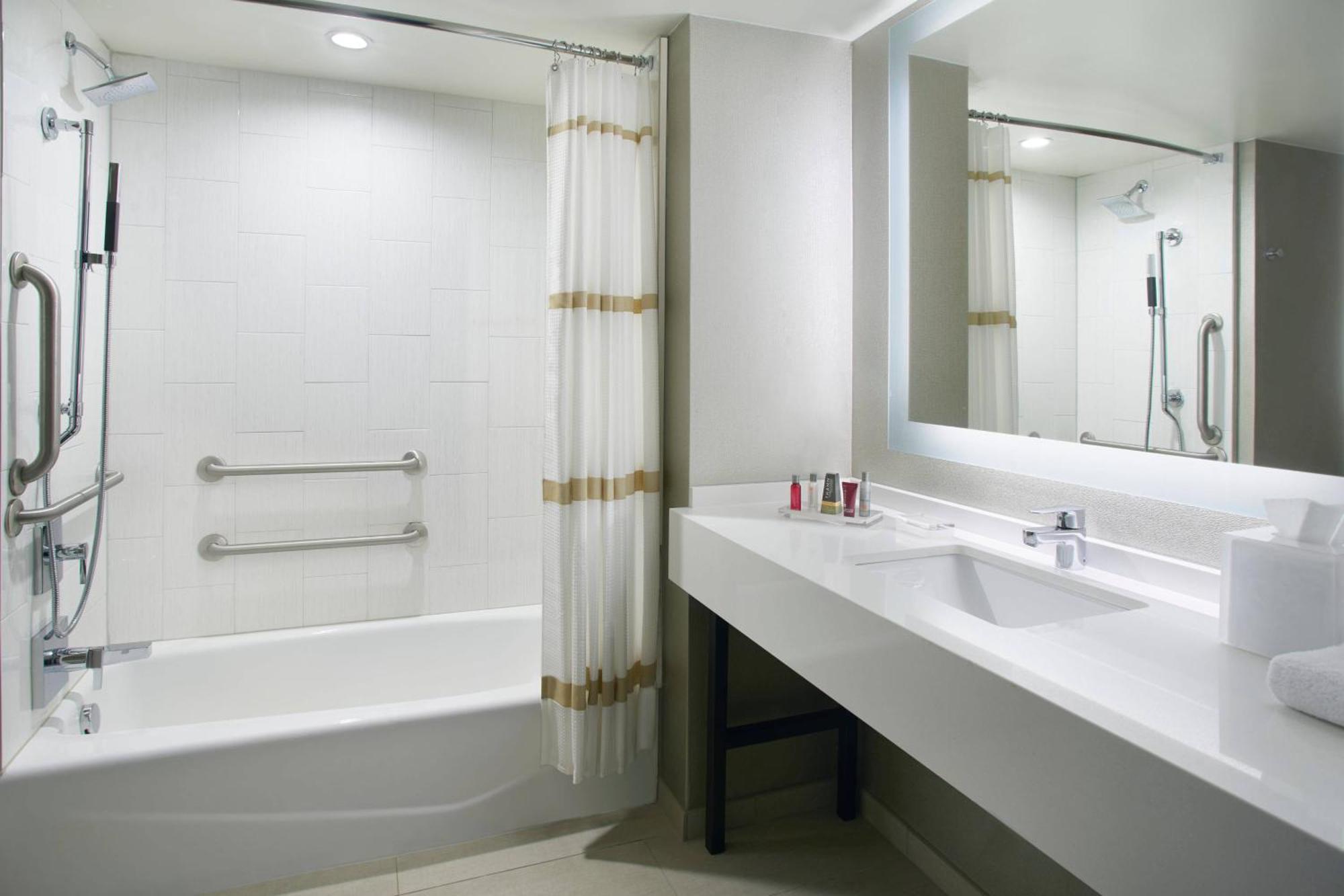 Отель Marriott Columbus Osu Экстерьер фото