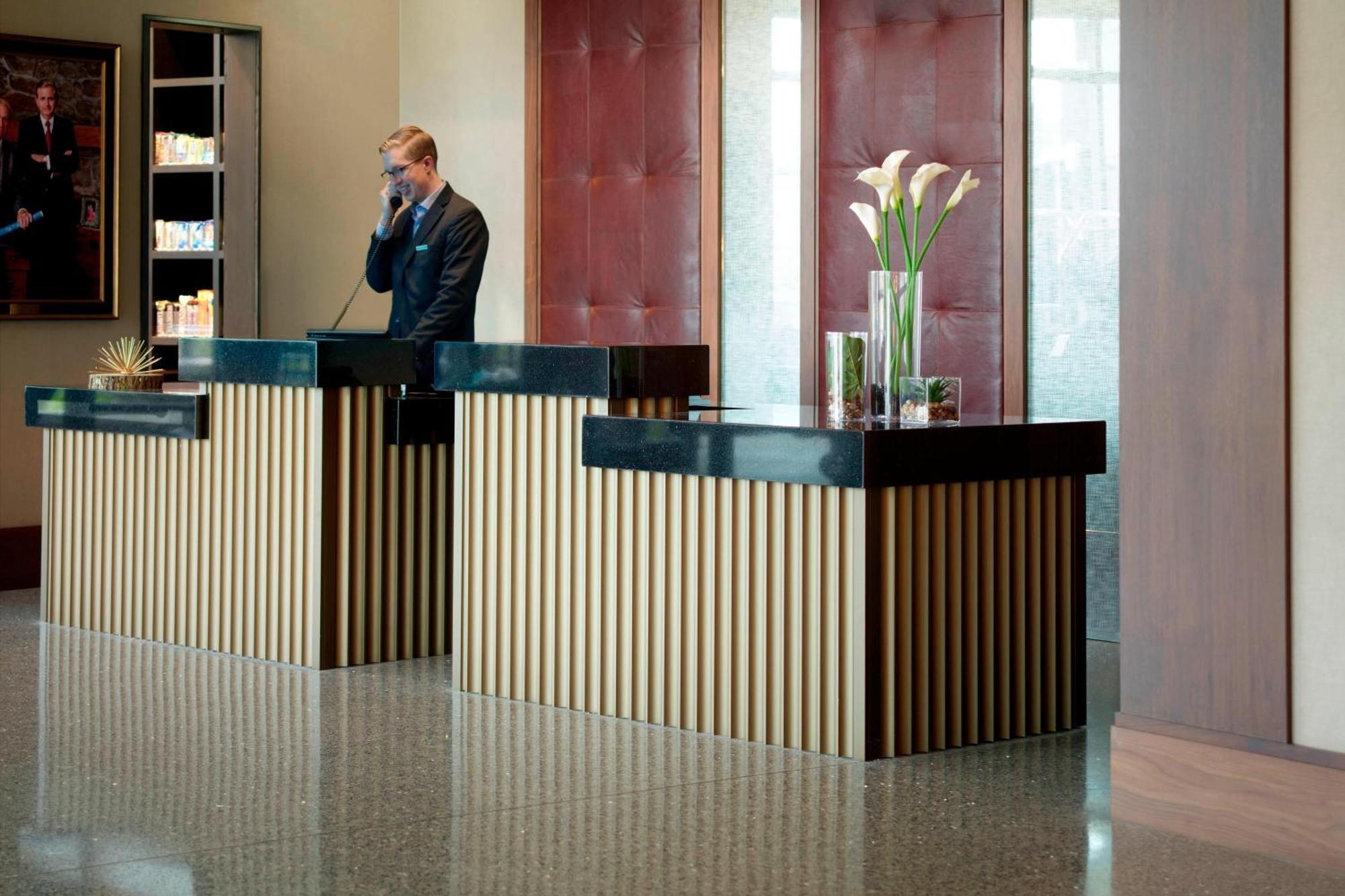 Отель Marriott Columbus Osu Экстерьер фото