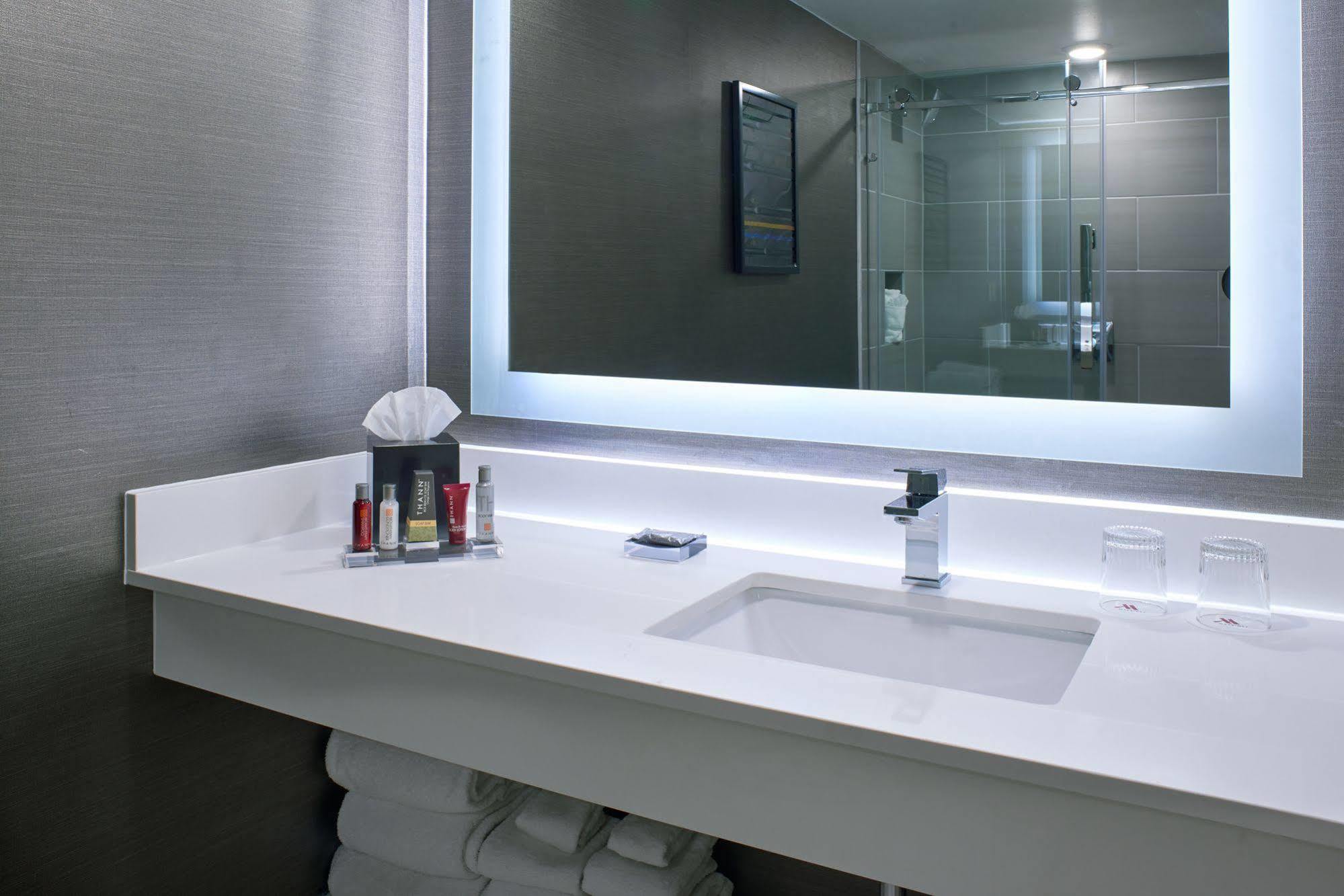 Отель Marriott Columbus Osu Экстерьер фото